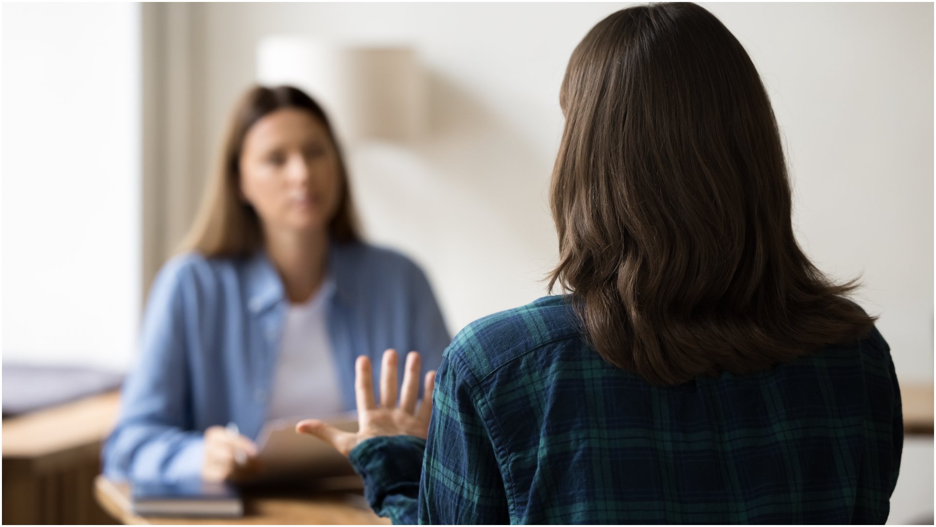 Tineri din plasament, indemnizație până la 26 de ani. Camera Deputaților a aprobat