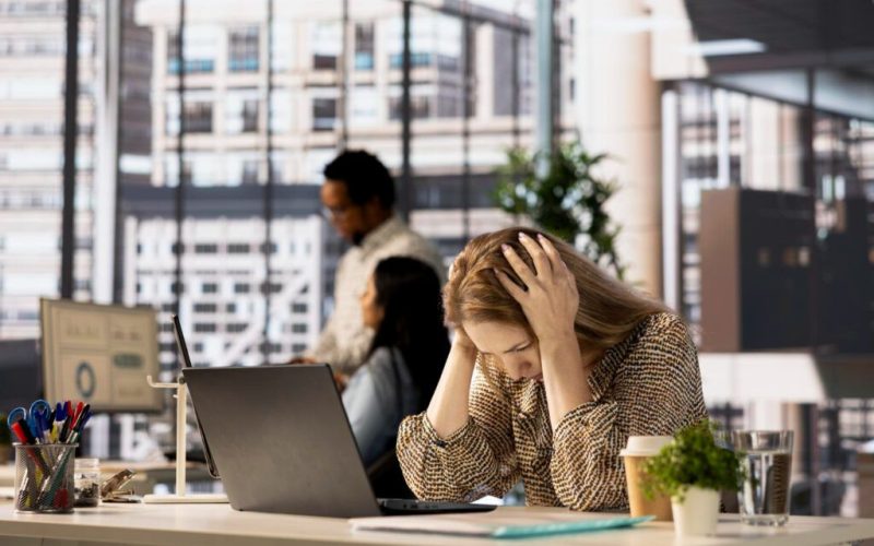 Epuizare severă? Cum iei concediu medical pentru burnout în România