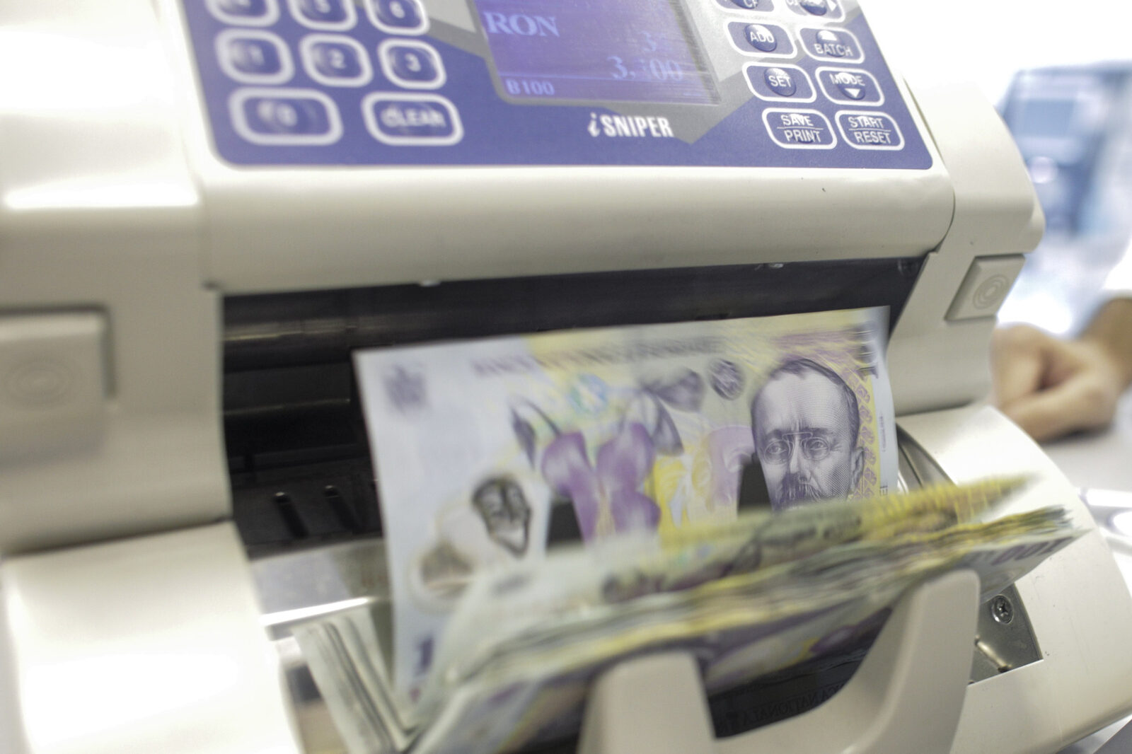 Bacău: Primarul anunță tăieri! Banii din taxe, virați la București