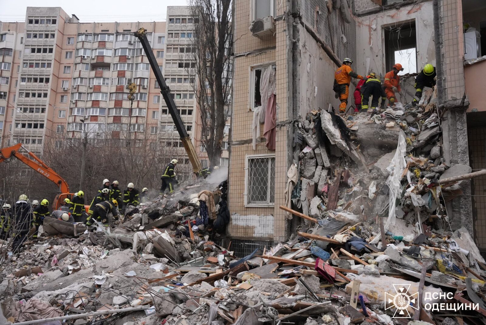 Atacuri RUȘEȘTI: Cel puțin 12 morți la Kiev, Odesa și Dnipro, Kievul acuză crime de război