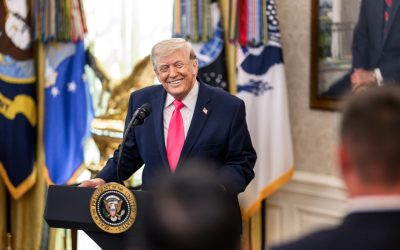 Trump, curios de tratamente psihedelice: ”Pot să iau şi eu?”