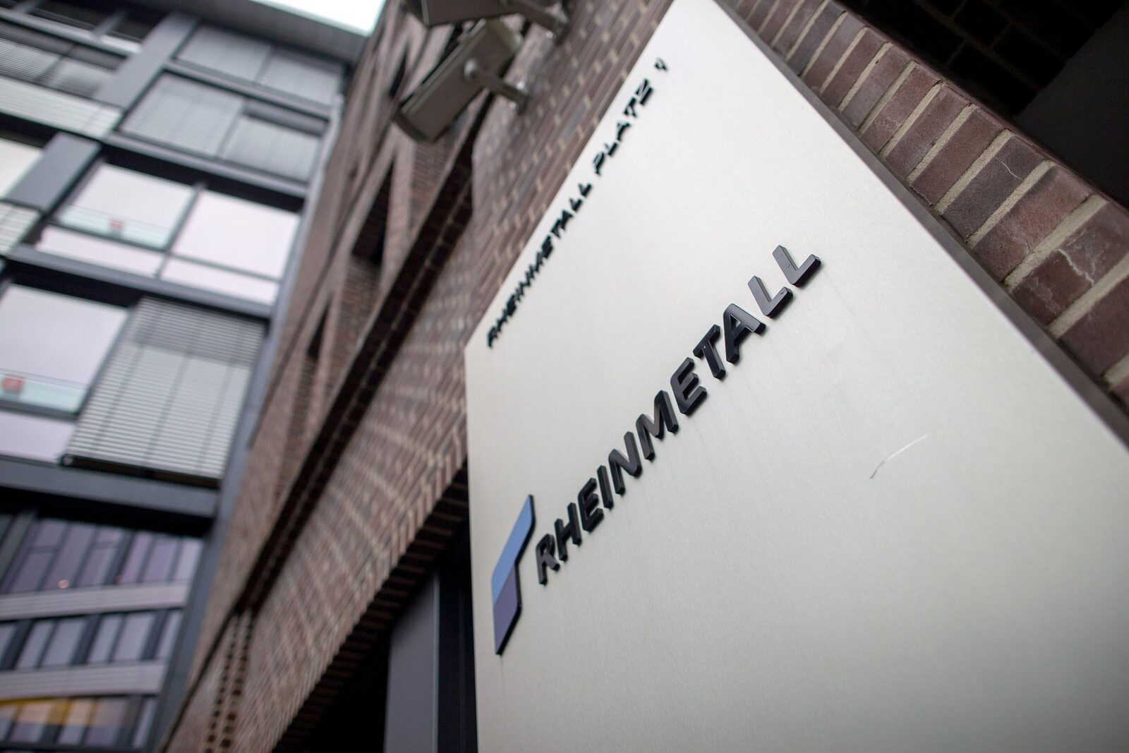 Rheinmetall: Prețuri competitive la blindate. Investiții în România, de la Satu Mare la Mangalia