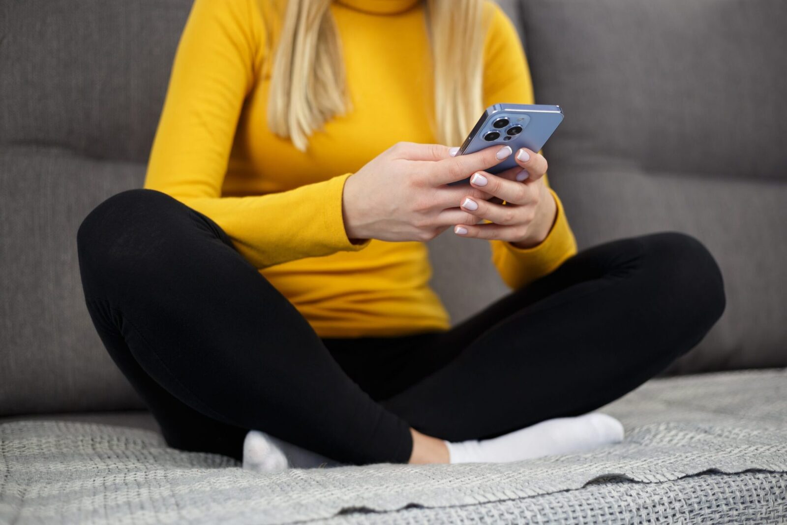 Specialiștii avertizează: Relaxarea pe telefon, o iluzie costisitoare!