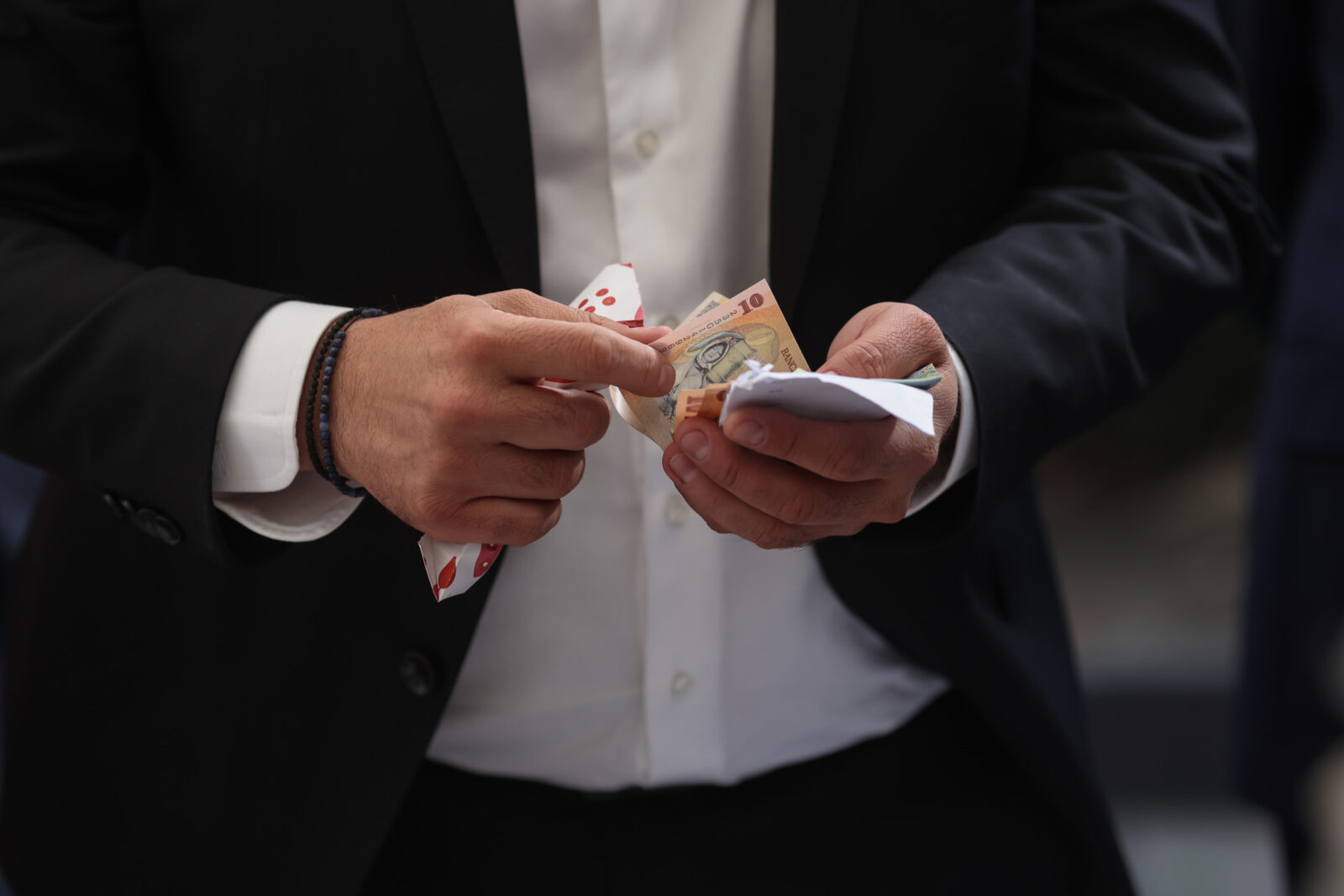 Criză politică: Companiile și cetățenii, afectați! Concordia avertizează, dobânzile cresc