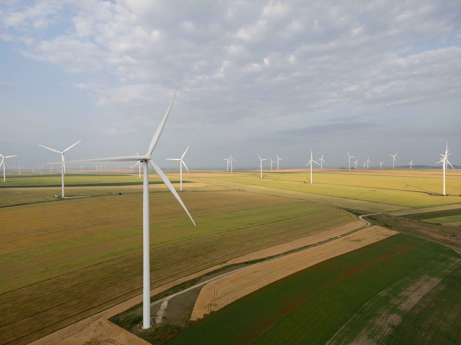 PPC Renewables România, cel mai mare investitor privat în energie regenerabilă din țara noastră, va construi un sistem de stocare a energiei în baterii (BESS) cu o capacitate de 60 MW | 120 MWh în cadrul proiectului Zephyr 1 (CEE Târgușor), situat în județul Constanța