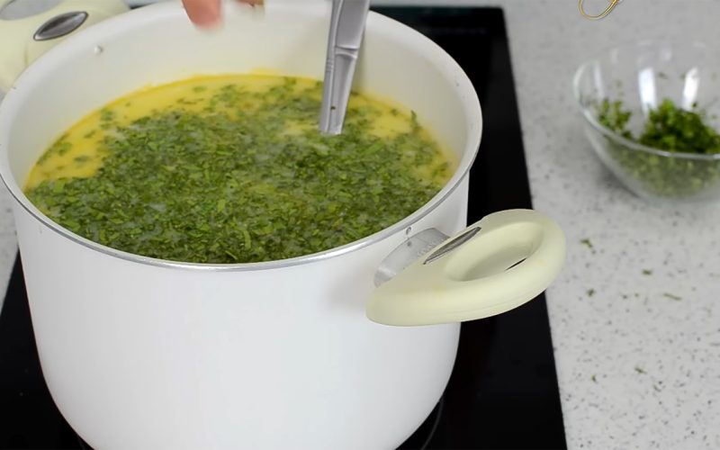 Sfat de la bucătari: Află condimentul MORTAL pentru ciorba de miel! Greșeală fatală