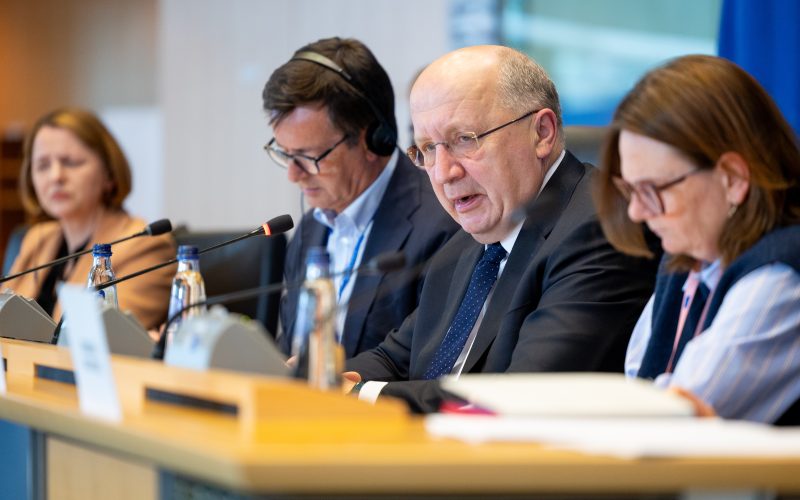 Comisarul european cere accelerarea producției de armament pentru a contracara Rusia