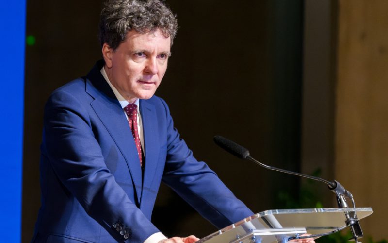 Nicușor Dan: Politicienii, conduși de voturi, ignoră educația financiară