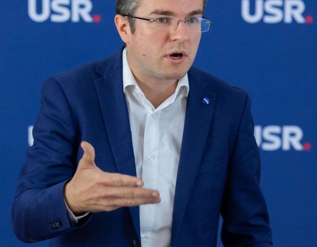 Irineu Darău (USR): „Aruncăm România în haos”. Cine câştigă din instabilitate
