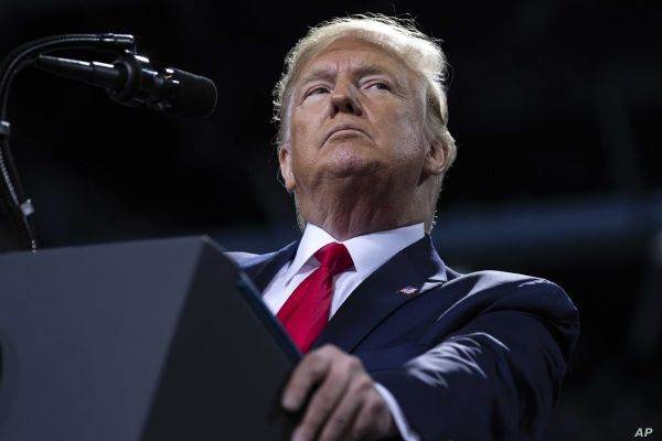 Trump: Tone de petroliere goale spre SUA, pentru a încărca aurul negru american