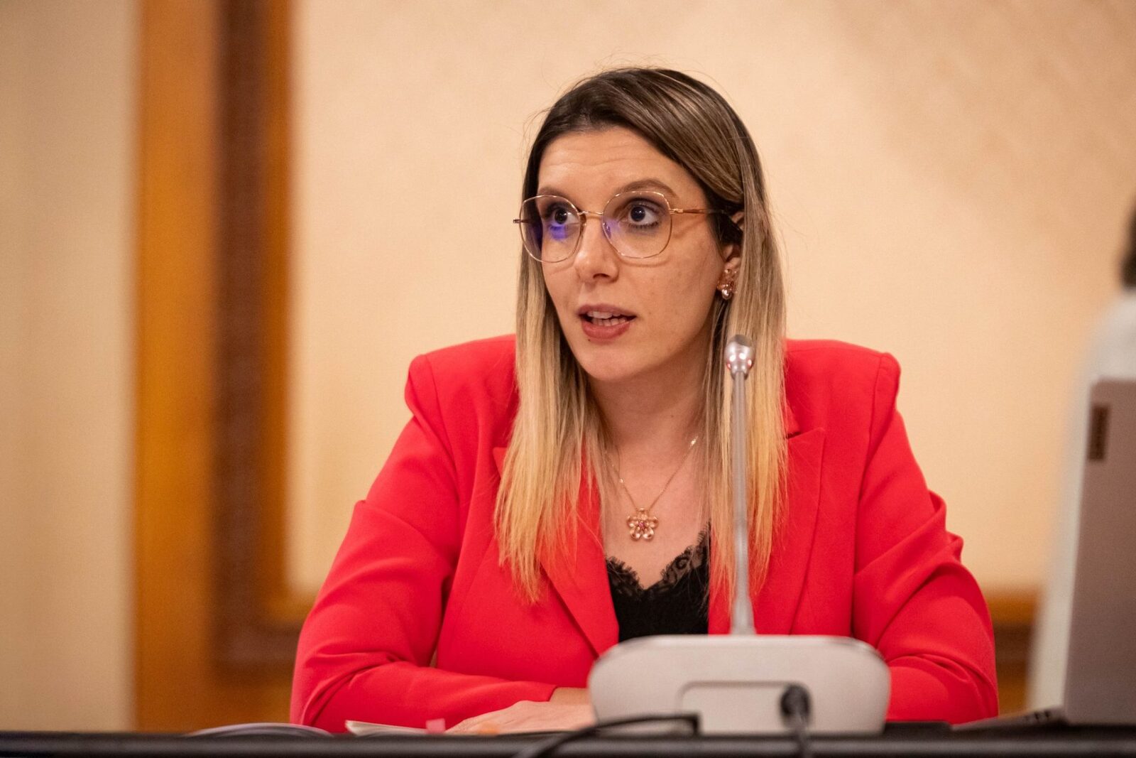 Buzoianu, despre POLITICĂ: „Circ și populism”