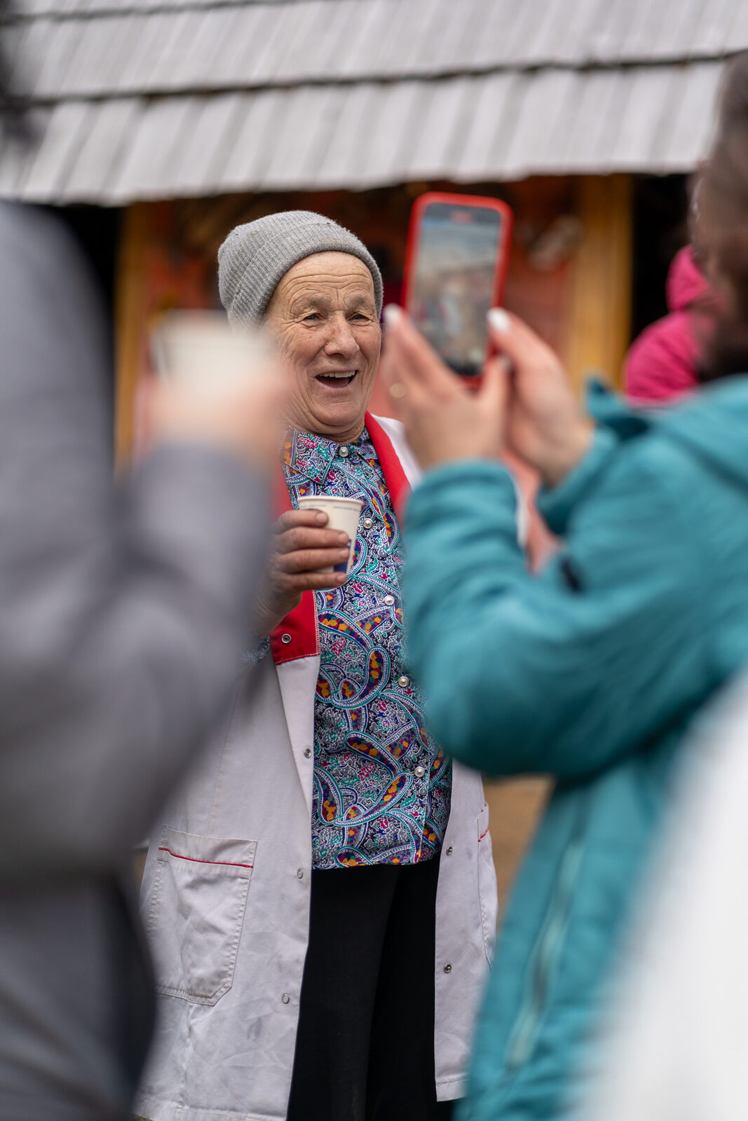 Maria Hoadrea din Sibiu: „Le fac turiștilor mâncare ca la mama acasă, cu rachiu”