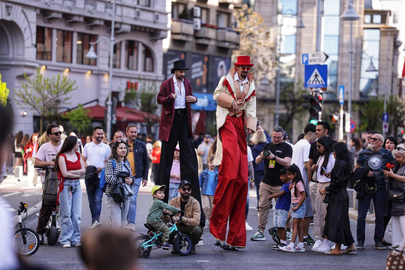 Weekend spectaculos la București: Zeci de mii de oameni, „Străzi Deschise” au reunit centrul