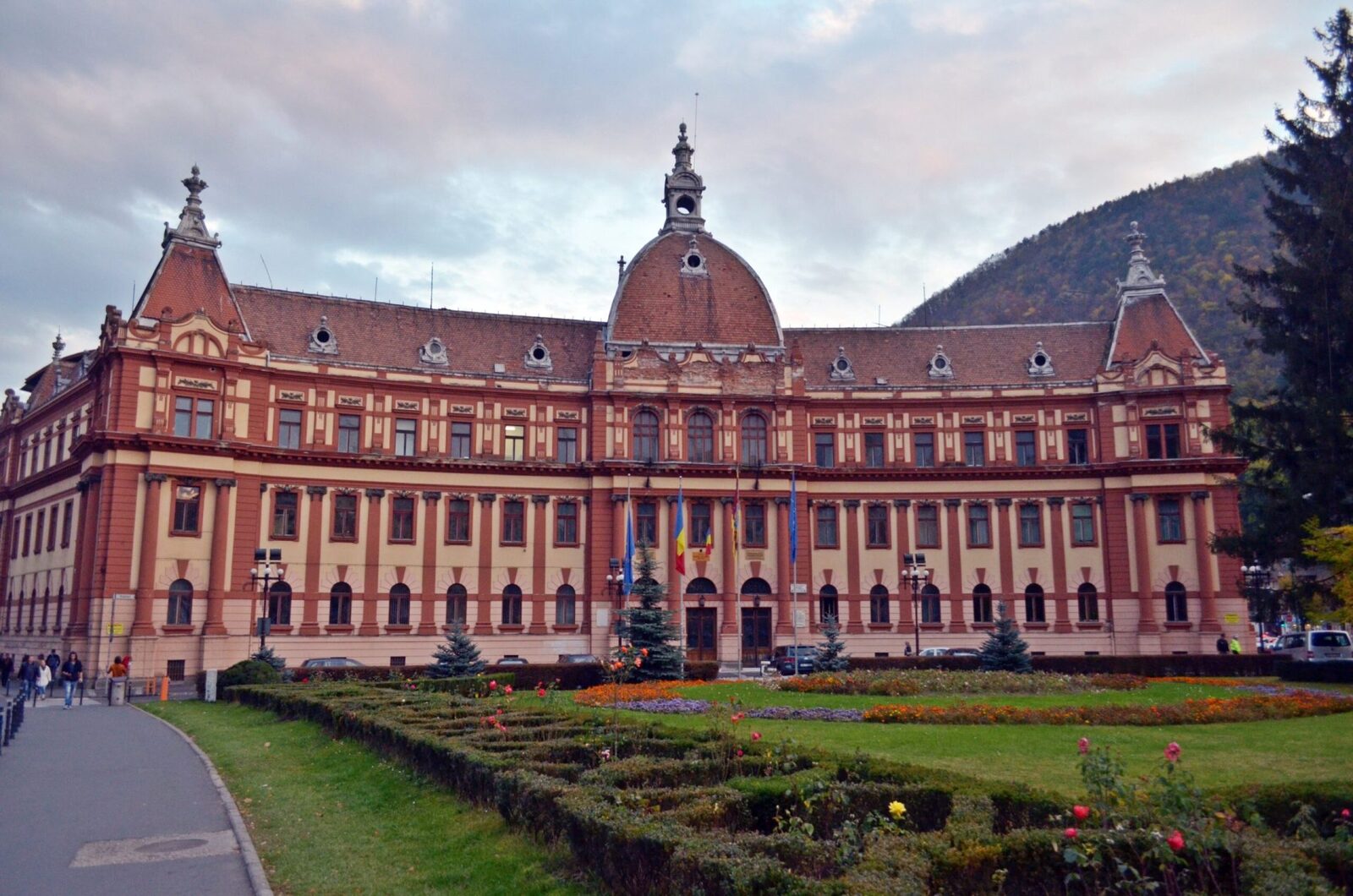 Brașov: Palatul Administrativ, clădire cu risc seismic, reabilitat cu fonduri de la Minister