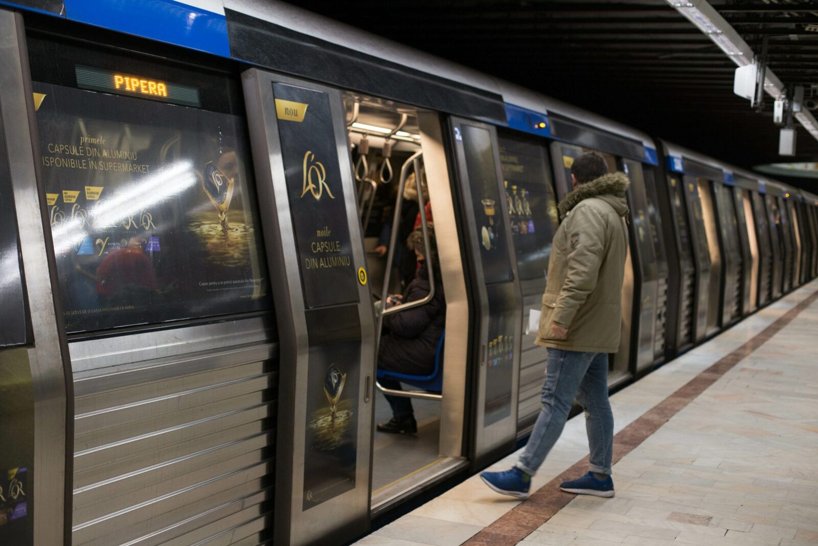 Scumpirea metroului aprinde București: 11.500 de oameni, împotriva noilor tarife