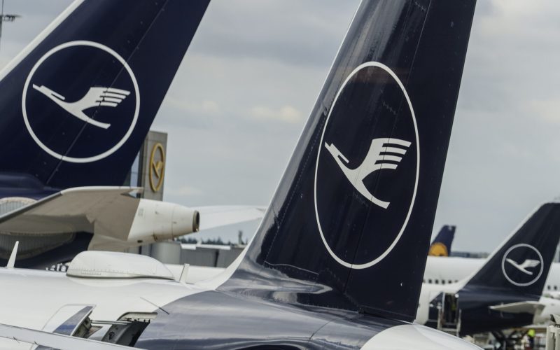 Traficul aerian dintre România și Germania este serios perturbat vineri din cauza unei greve în cadrul companiei Lufthansa