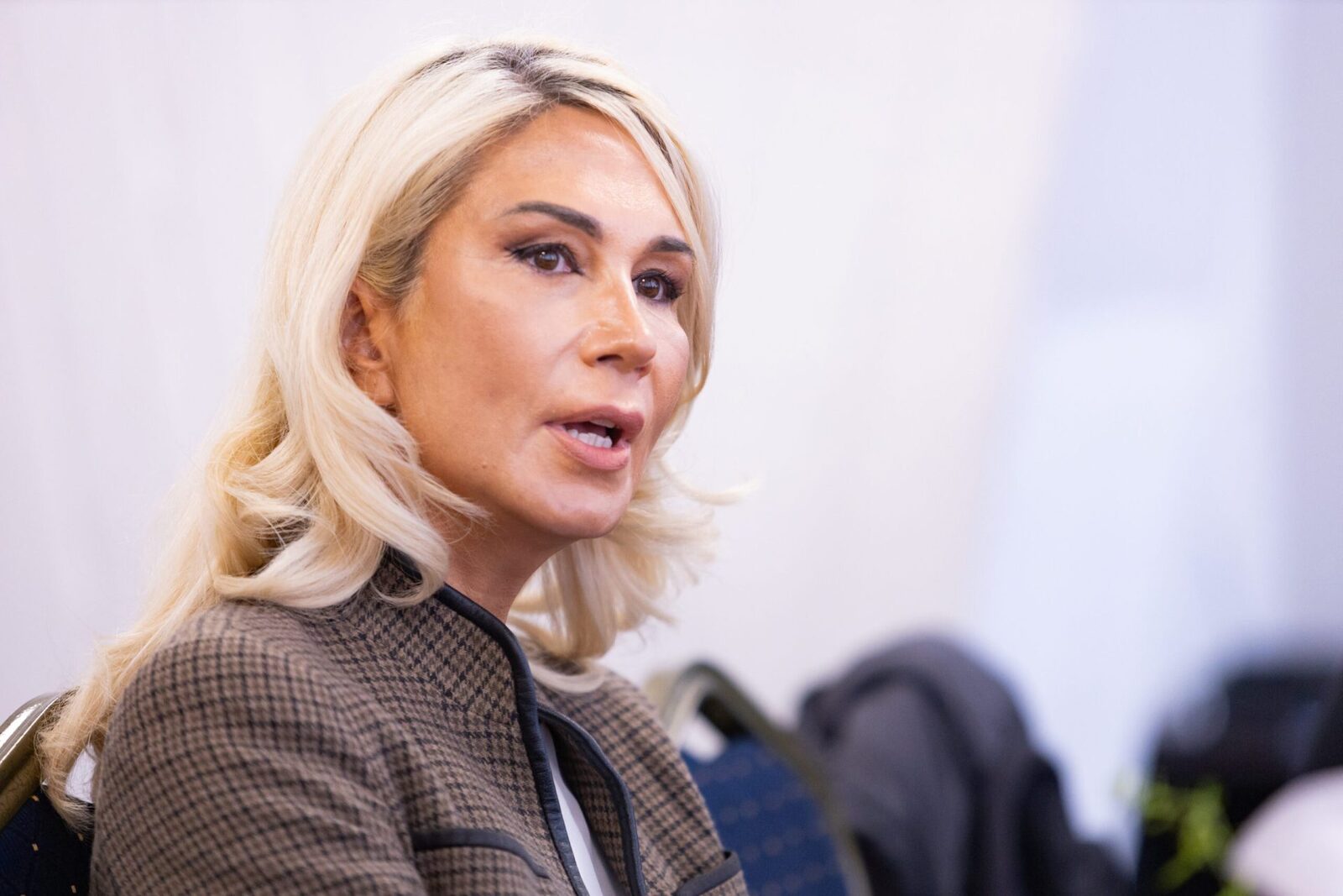 Raluca Turcan sare la atac: PSD Sibiu, limbaj „grobian” contra Bolojan