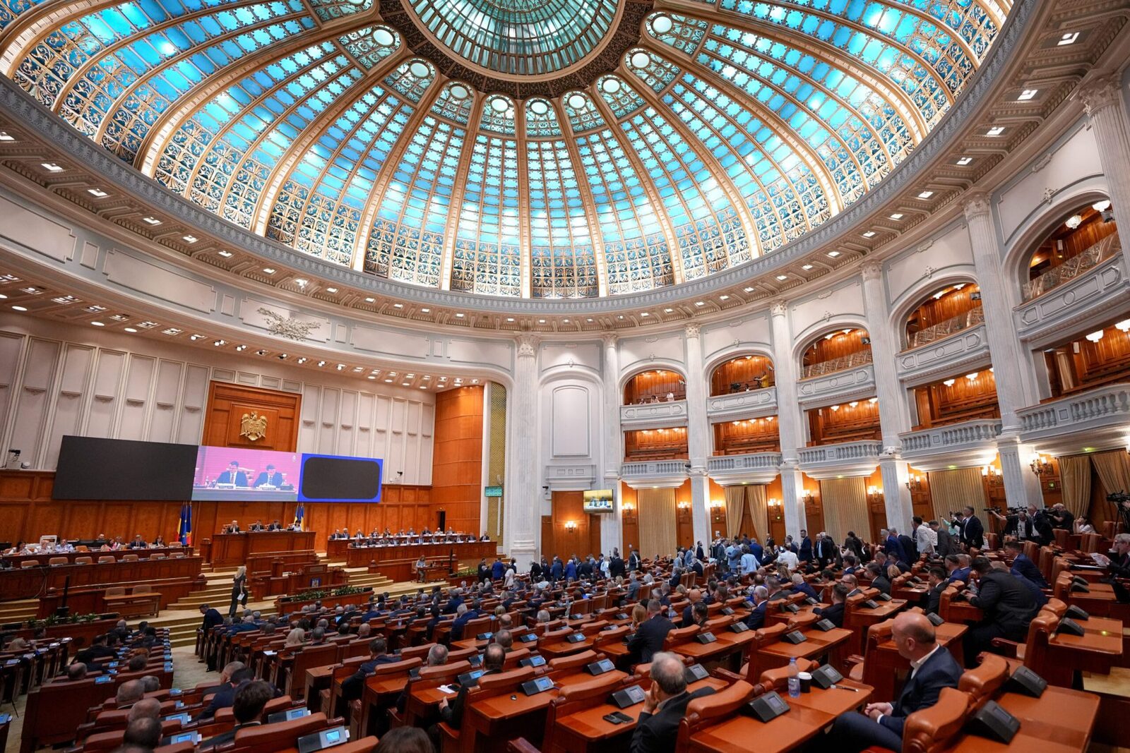 Românii, mai aproape de despăgubiri după majorarea ROBOR?