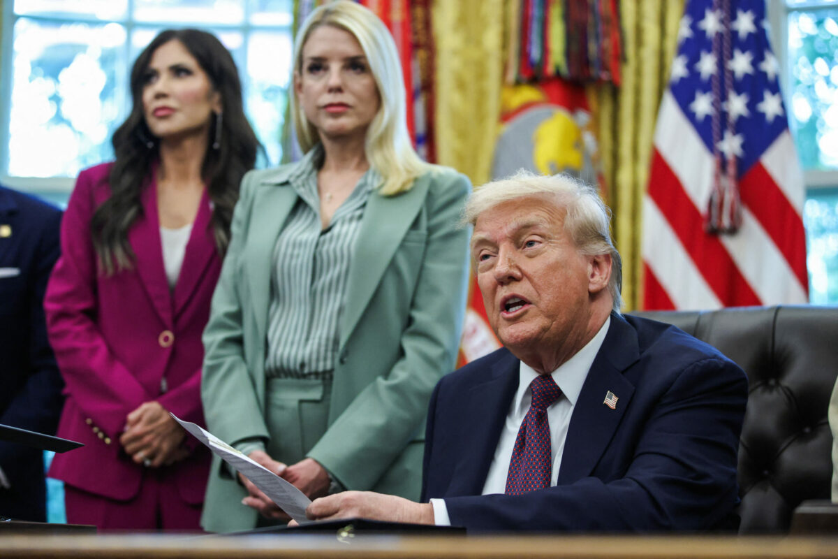 Dramă la Casa Albă: Donald Trump, ignoră consilierii, face ce-l taie capul