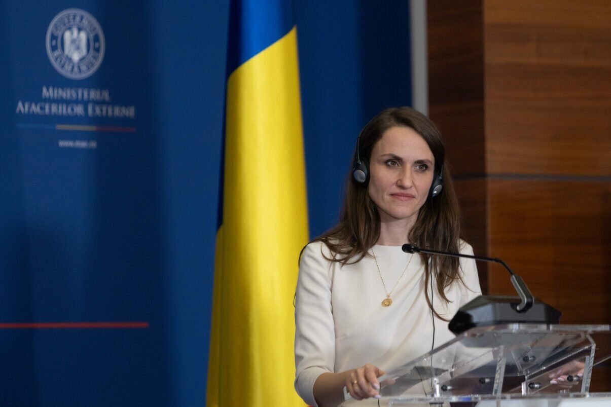 România face parte dintr-o coaliție internațională care vizează gestionarea tensiunilor cu Iranul, concentrându-se pe coordonarea sancțiunilor și securizarea Strâmtorii Ormuz