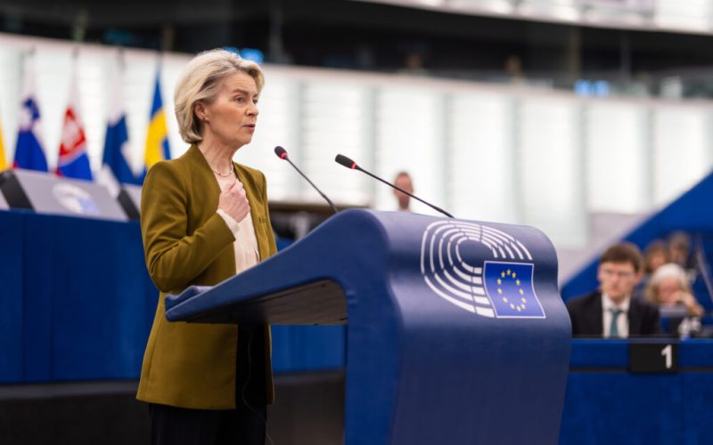 Bruxelles: Verificarea vârstei pe net, pentru minori. Reacție dură la adresa platformelor