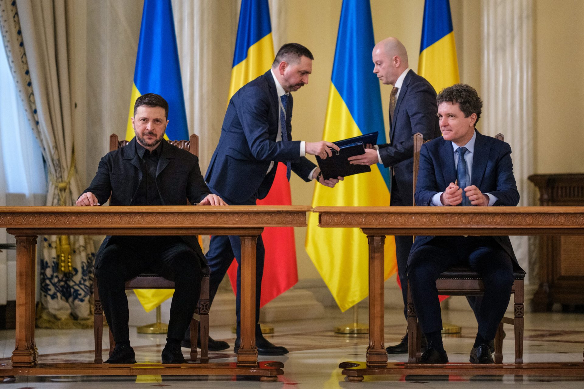 Guvernul, acuzații grave: Ar fi trucat întâlnirea cu producătorii de drone