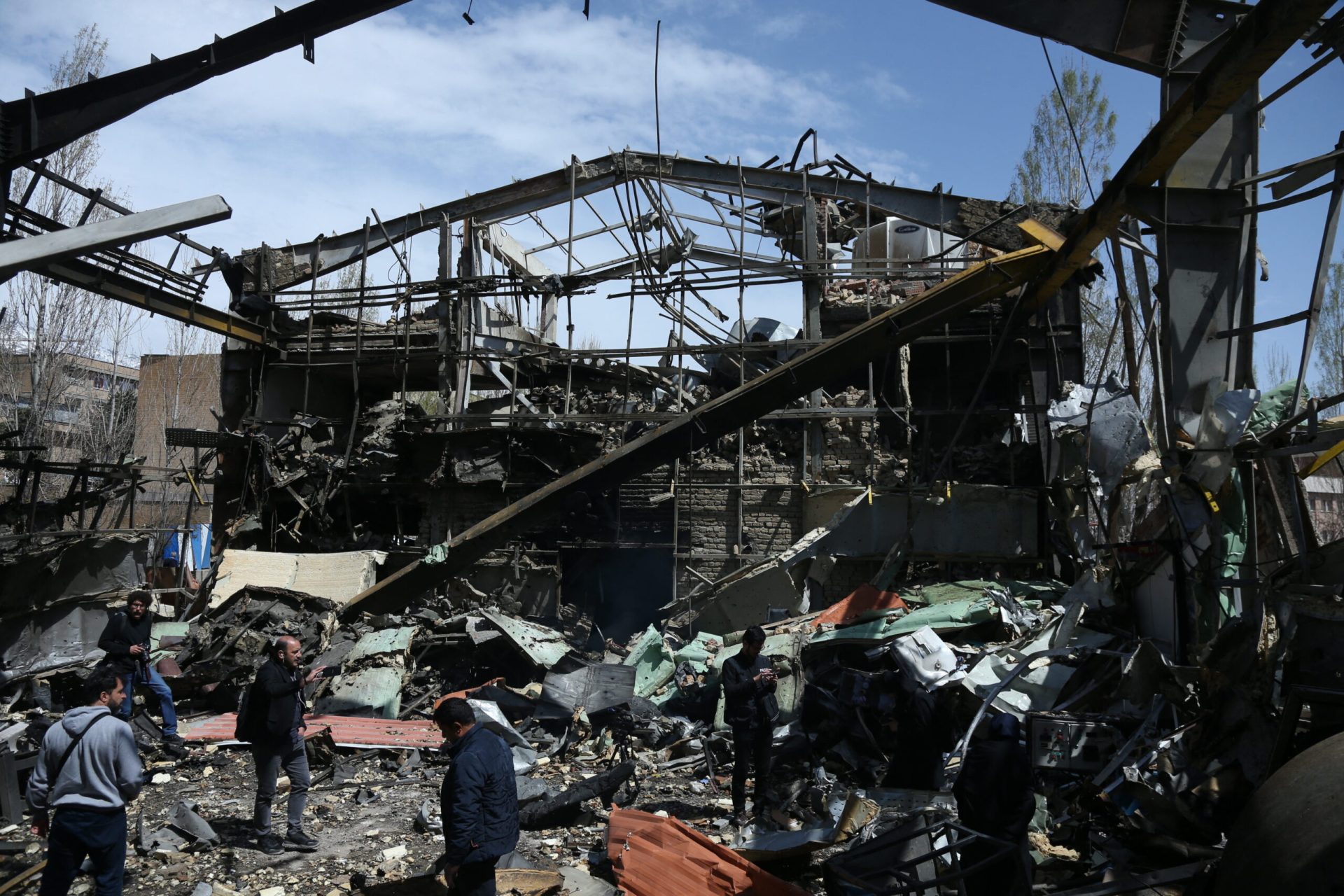 Ziua 39 de război: Schimb de focuri lângă consulatul israelian din istanbul, atacuri în Iran