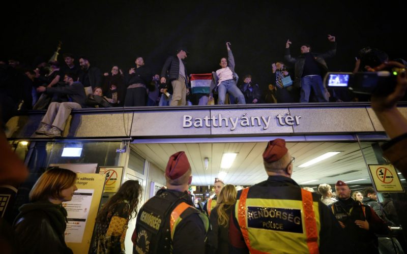 Budapesta, după „masacrul electoral”: Orban a pierdut, petrecerea a început!