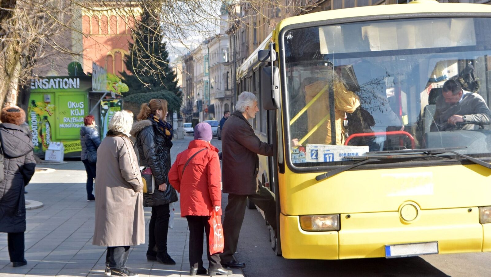 Transport gratuit pentru pensionari: Orașele din România unde se aplică schema