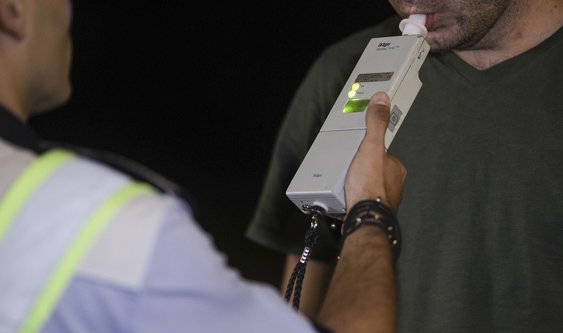 Prins beat criță de două ori la volan: Un bărbat a fost reținut