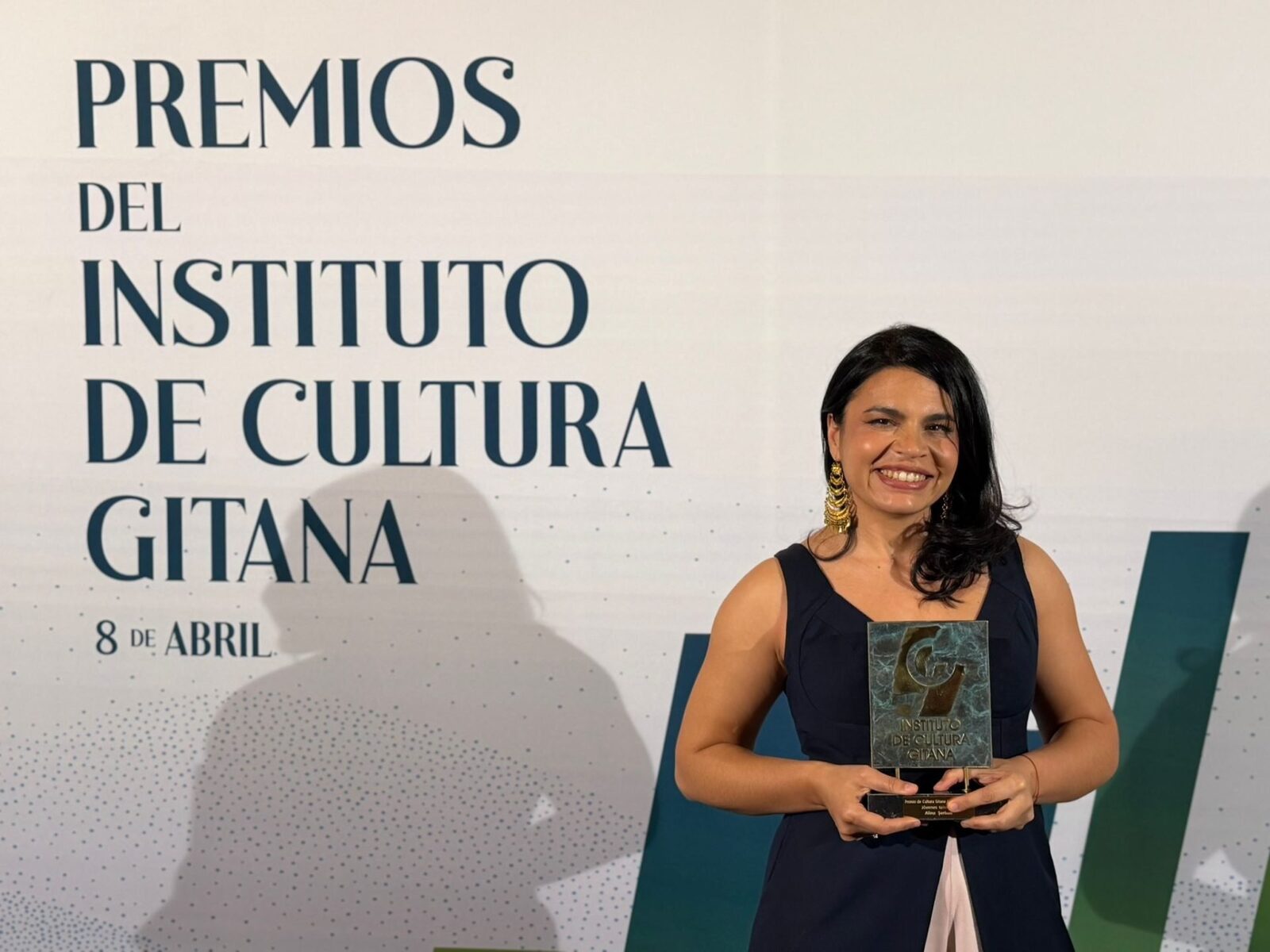 Alina Șerban, aplaudată la Madrid: Premiu pentru regizoare, de Ziua Romilor