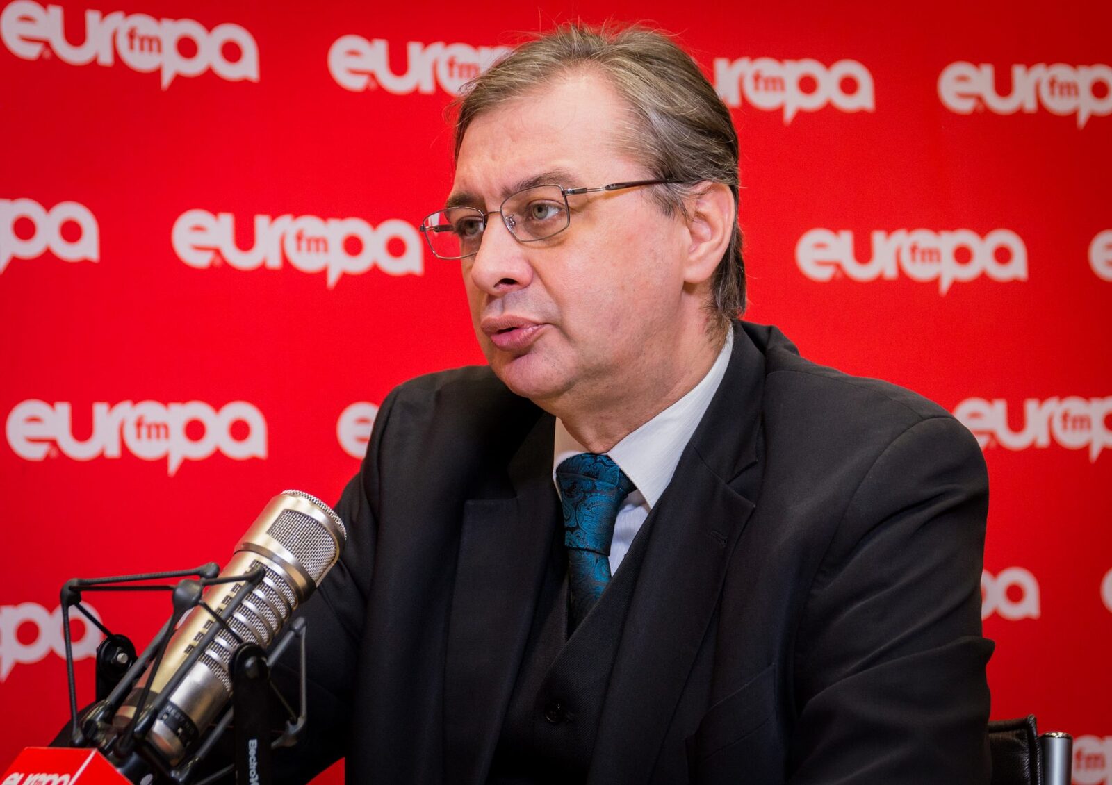 Armistițiul temporar dintre Statele Unite și Iran, salutat de analistul Iulian Chifu Un armistițiu temporar între Statele Unite și Iran reprezintă un pas important pentru calmarea piețelor, consideră analistul pe probleme de politică externă și securitate, Iulian Chifu