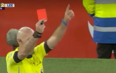 Fază rarisimă în Manchester United – Leeds: arbitrul l-a eliminat imediat după ce a fost chemat la VAR
