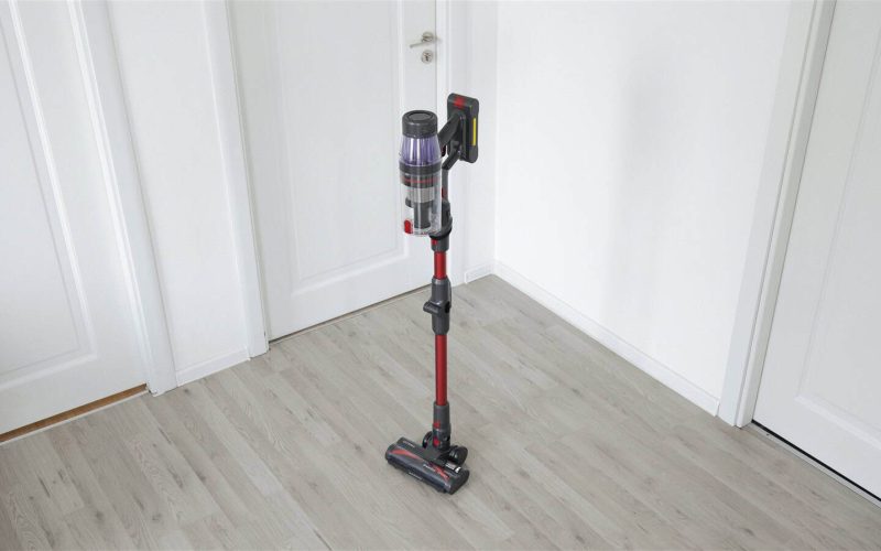 U16 Flex de la Ultenic: Aspiratorul vertical care dansează prin casă