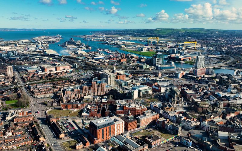 Inul din Belfast: De la fabrici la catwalk, o nouă identitate culturală