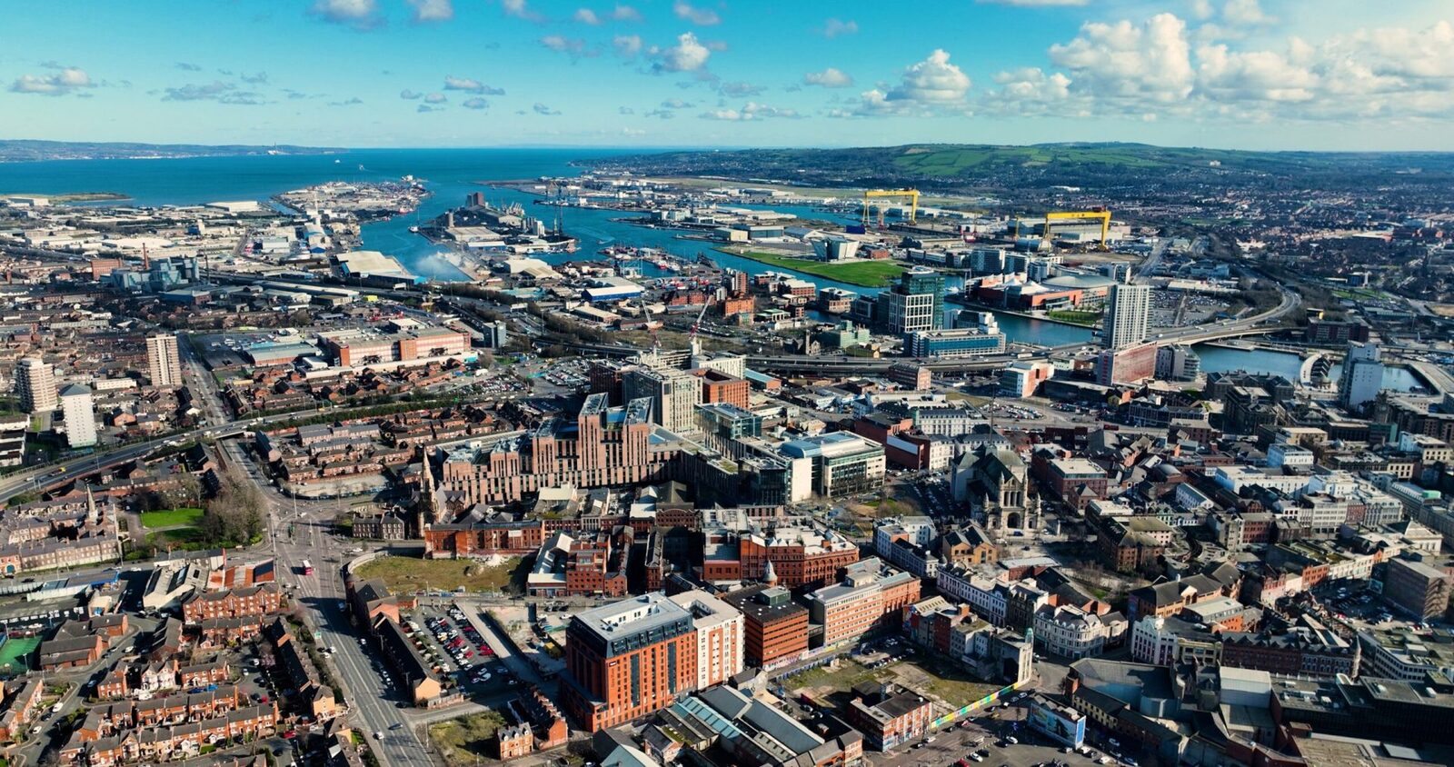 Inul din Belfast: De la fabrici la catwalk, o nouă identitate culturală