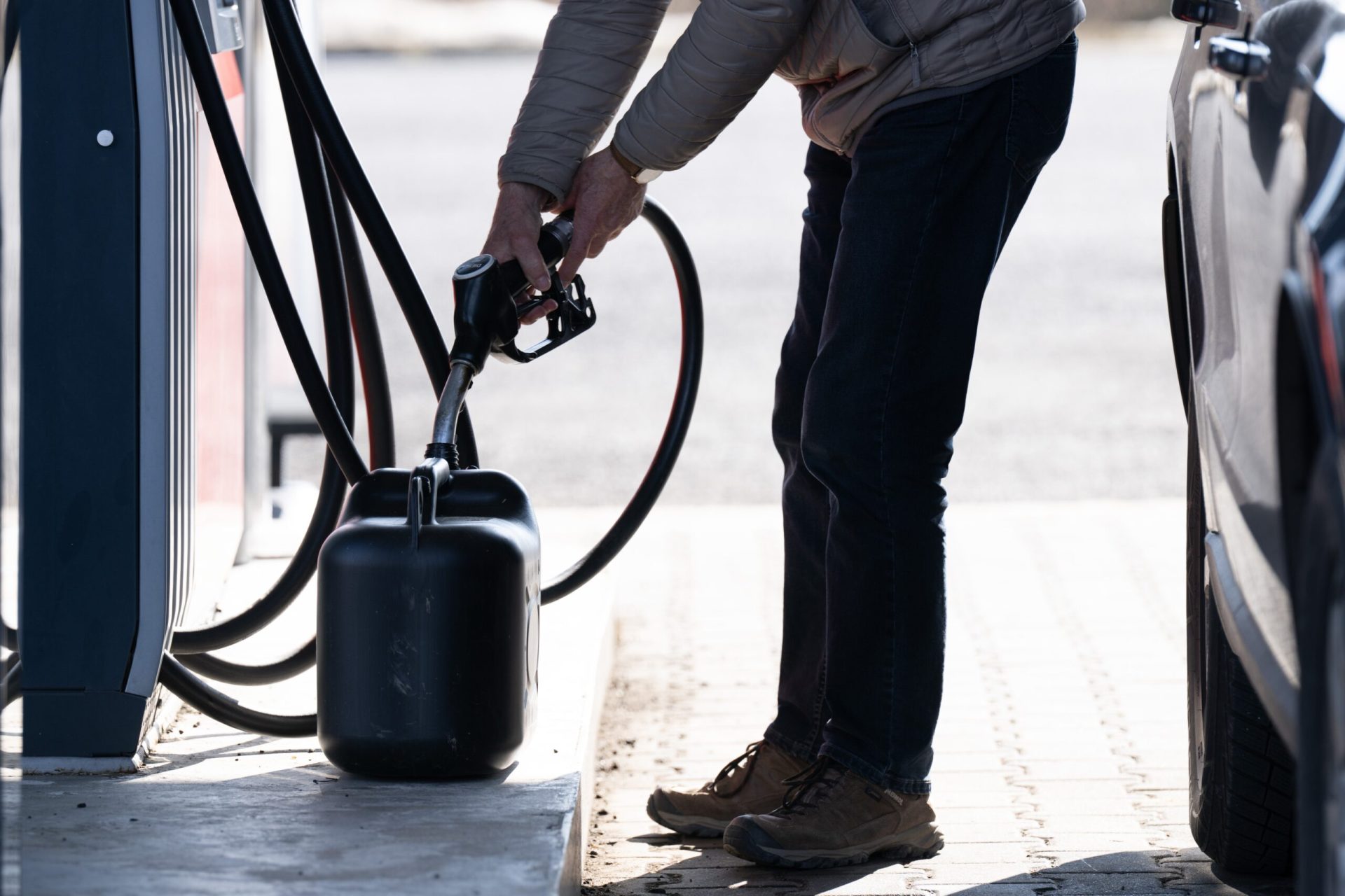 Surse: Guvernul analizează o ieftinire „voluntară” la motorină