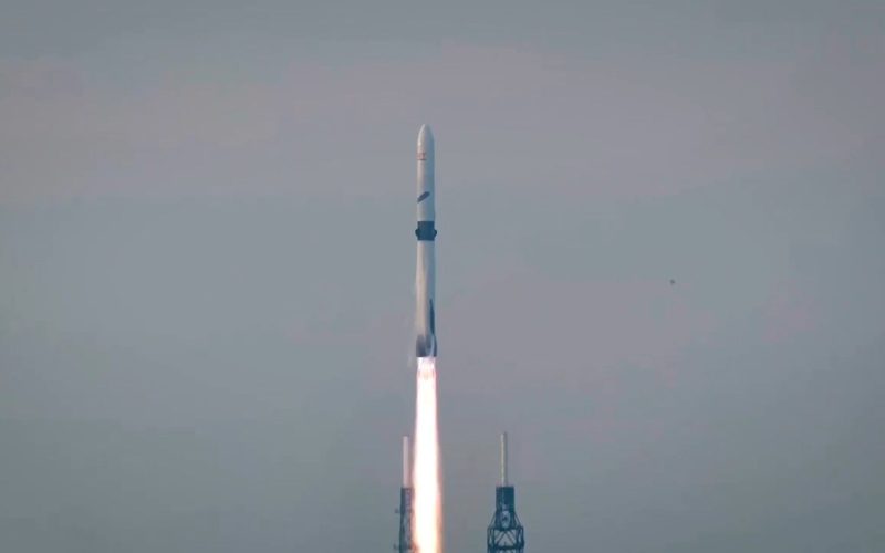 Blue Origin reușește: Racheta New Glenn, RE-FOLOSITĂ pentru prima oară