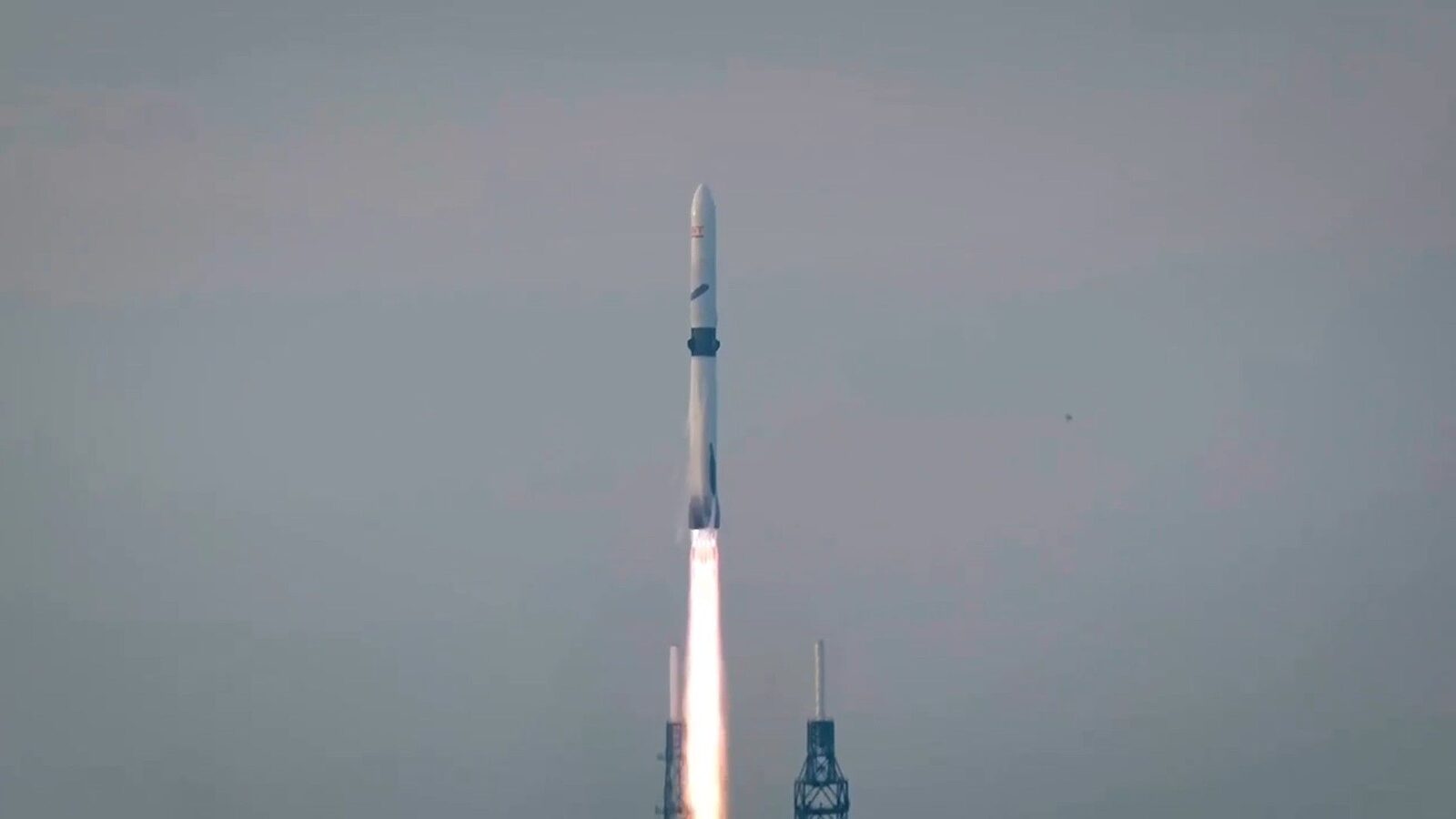 Blue Origin reușește: Racheta New Glenn, RE-FOLOSITĂ pentru prima oară