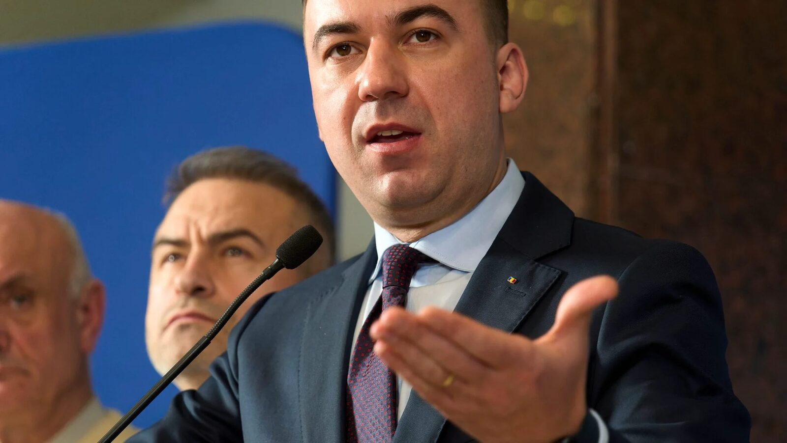 Prețurile Carburanților, Efecte Întârziate pe Piață Efectele redeschiderii Strâmtorii Ormuz asupra prețurilor la carburanți vor fi resimțite în piață abia peste 45-50 de zile, conform declarațiilor ministrului BOGDAN IVAN