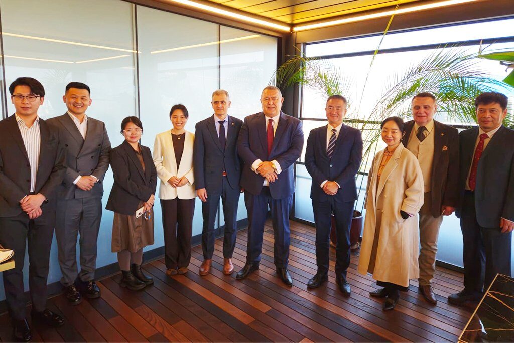 Camera de Comerț și Industrie a României (CCIR) a găzduit o întâlnire de lucru cu o delegație din provincia Guangdong, China, discuțiile axându-se pe dezvoltarea relațiilor economice bilaterale și atragerea de investiții