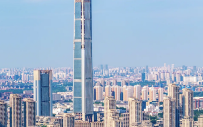 China: Zgârie-norul colosal, așteptat 18 ani, e gata de inaugurare!