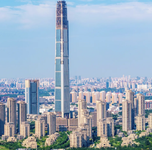 China: Zgârie-norul colosal, așteptat 18 ani, e gata de inaugurare!