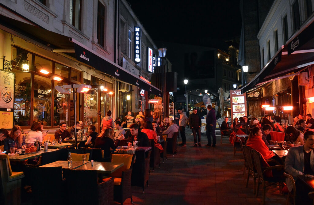 Ciucu, supărat pe „sorcova” din București: Noi reguli pentru terase, apoi fațade și firme