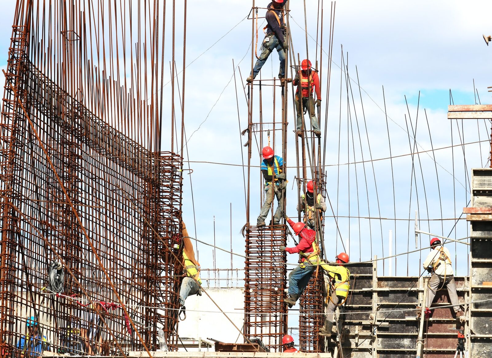 Creștere spectaculoasă în construcții: Românii investesc masiv