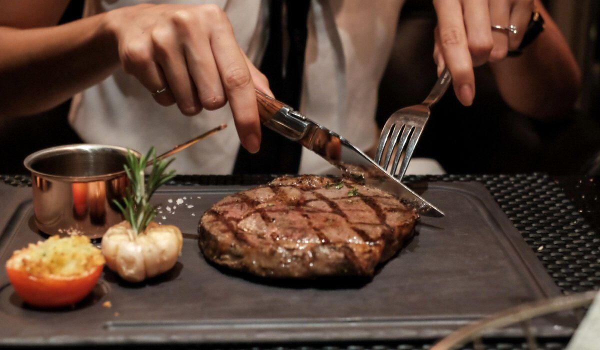 Cum prepari acasă un STEAK ca la restaurant: Secretele mariilor bucătari