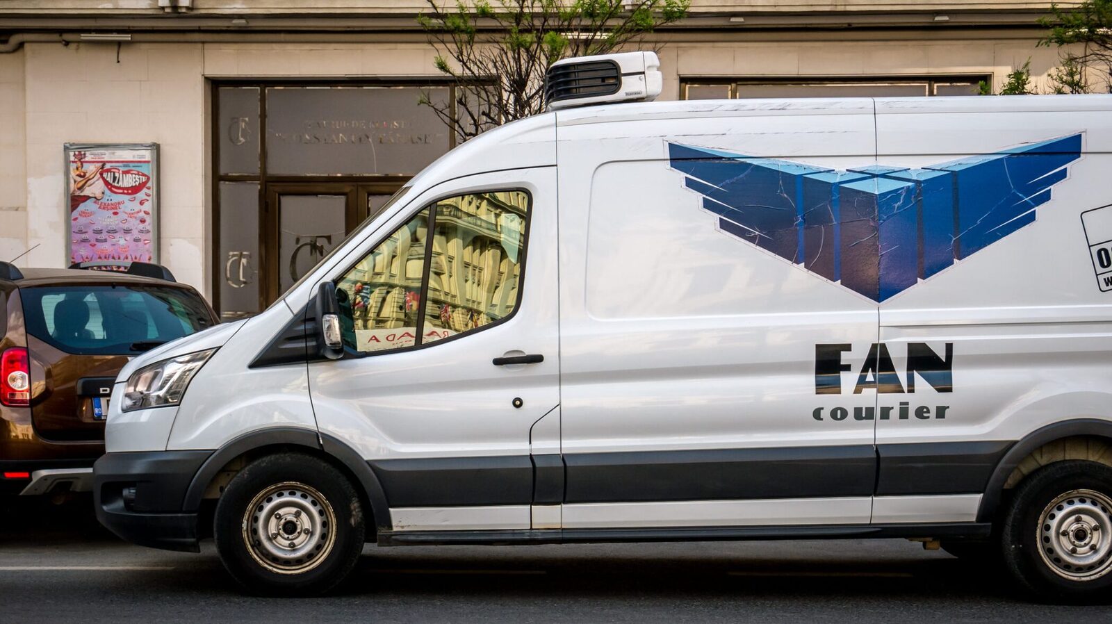 FAN Courier șochează: Închide toate recepțiile! Ce schimbări majore urmează