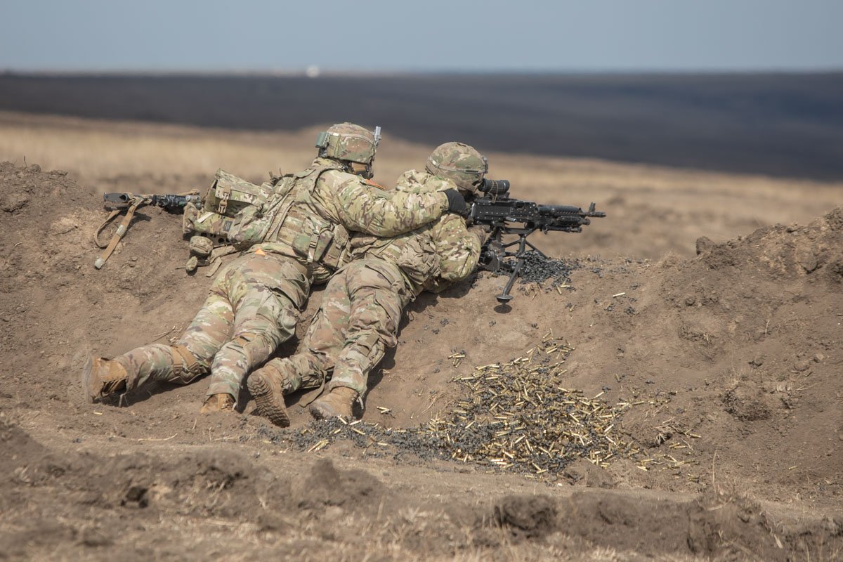 Ministrul Apărării, Radu Miruță, vizitează unitatea militară unde vor fi instruiți soldații voluntari Ministrul Apărării Naționale, Radu Miruță, și șeful Statului Major al Apărării, generalul Gheorghiță Vlad, au inspectat marți Batalionul 265 Poliție Militară