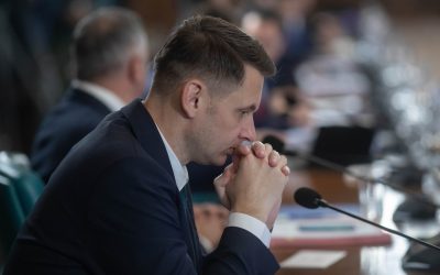 Ploaie de scenarii: PNL îl vrea pe Bolojan premier, chiar dacă Guvernul pică