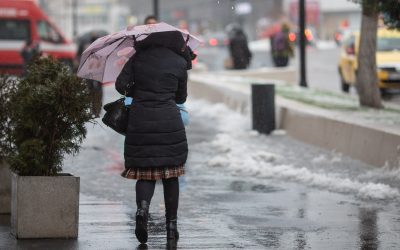 Vremea extremă lovește: Vânt puternic în aproape toată România, ninsori la munte